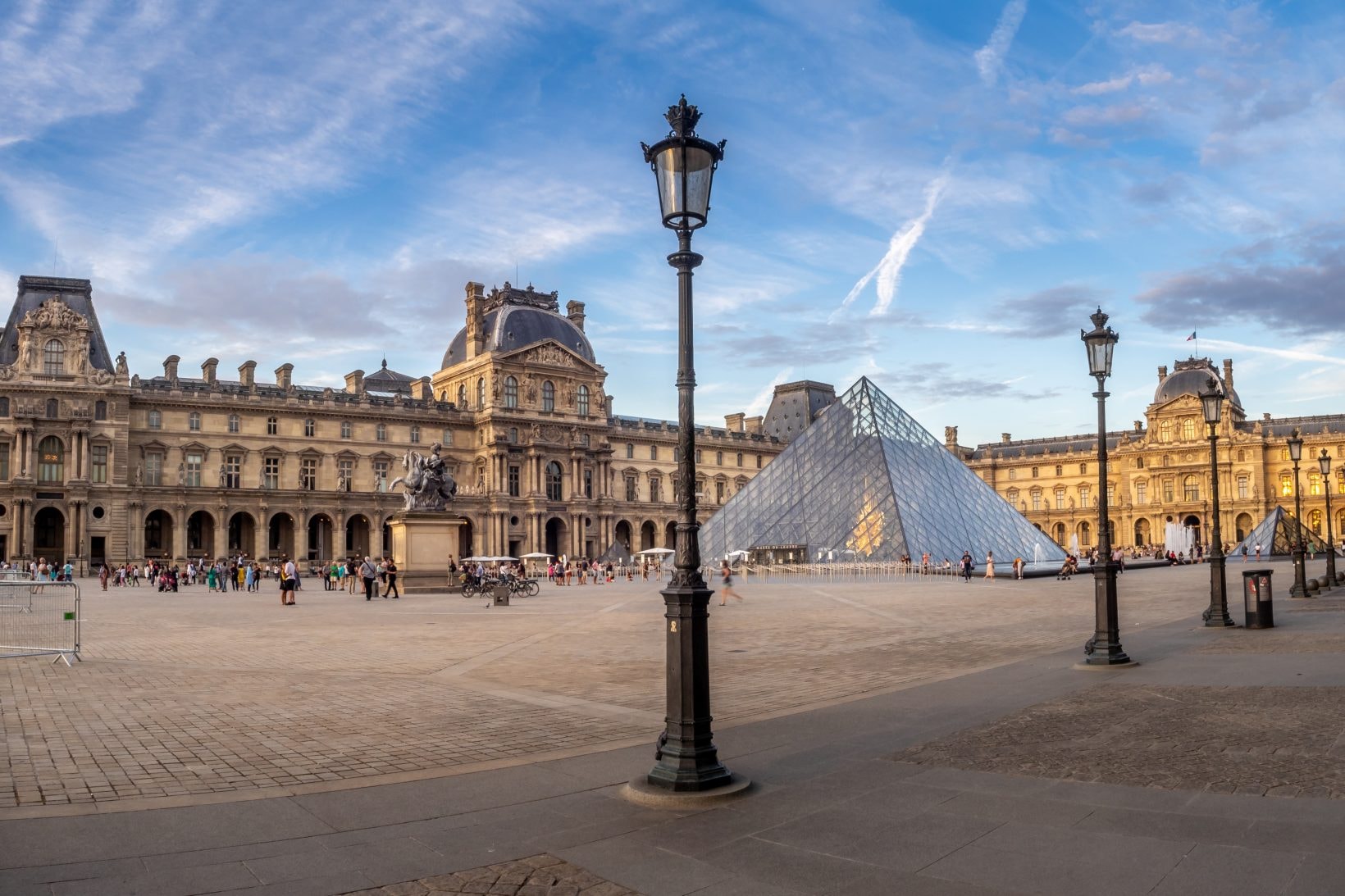 Le Musée du Louvre va inaugurer sa première exposition sur la mode