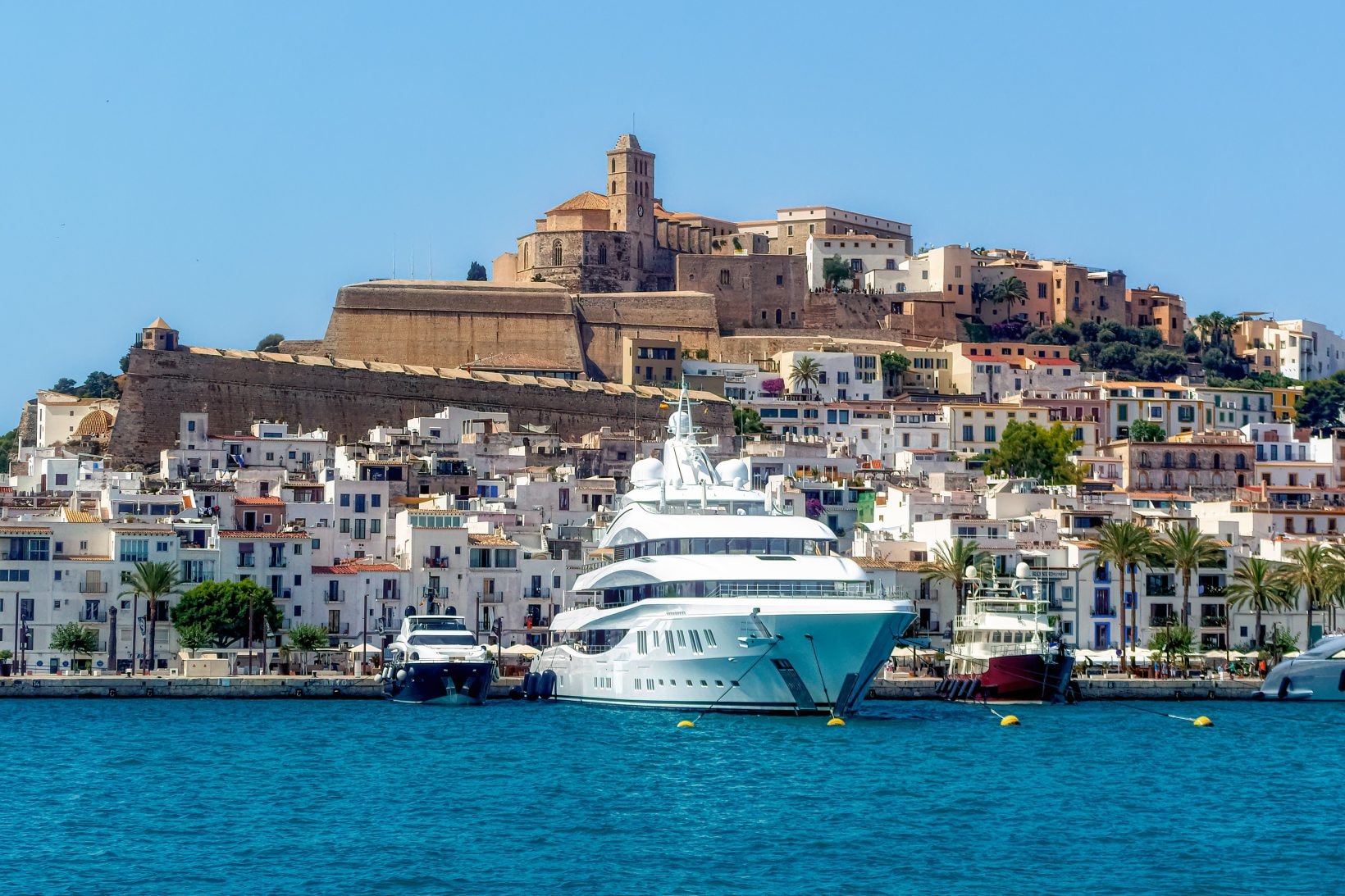 Ibiza: Comment l’île blanche continue-t-elle de séduire les ultrariches?