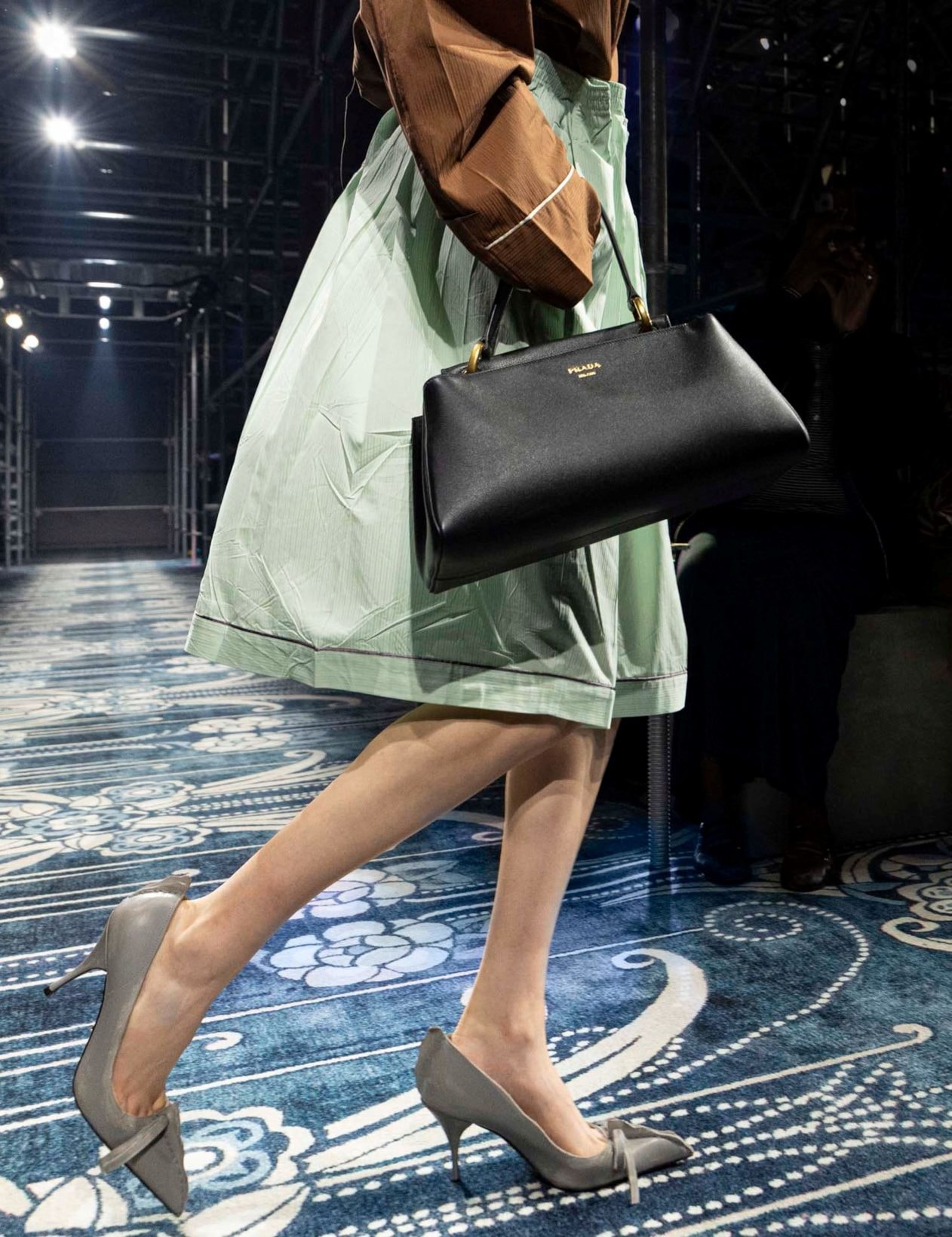 Prada: Double-Digit Growth in 2024 and Potential Takeover of Versace